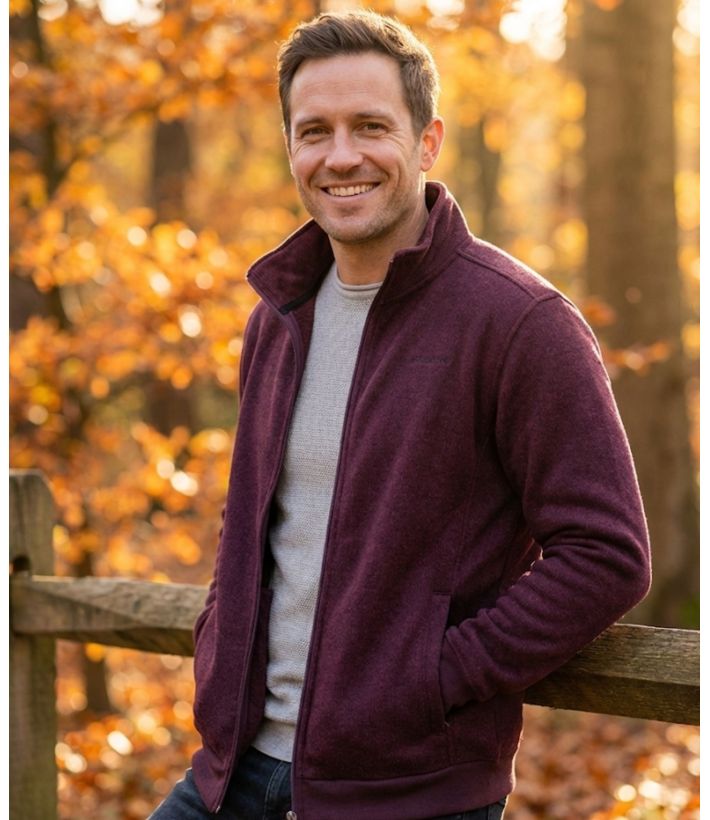 Cardigan Zippé Homme en Polaire Tricot Bordeaux – Col Montant & Coudières Suédine