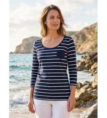 Tee-shirt manches 3/4 MAYFLOWER modèle DARCY1 coloris marine à rayures blanches avec poche fantaisie.