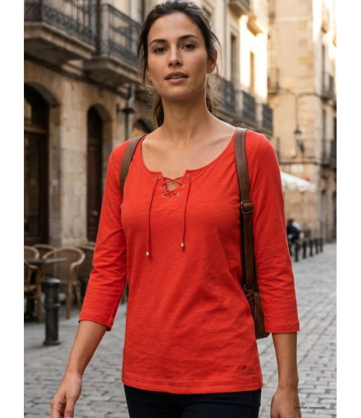 Tee-shirt femme manches 3/4 MAYFLOWER modèle DOUGLAS1 noir avec col V à lacets et œillets métalliques.