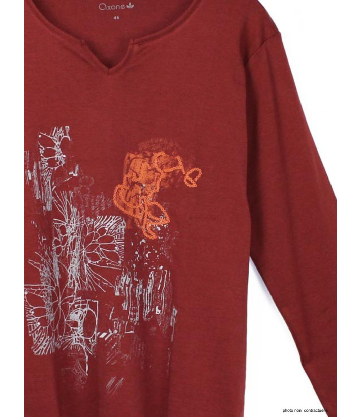 AXONE CHALON2B - Tee-shirt bordeaux col V imprimé et bas fendu
