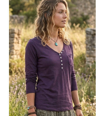 Tee-shirt femme MAYFLOWER modèle COUGAR1P coloris prune avec col boutonné et poche poitrine.