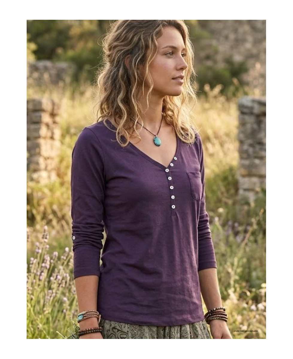 Tee-shirt femme MAYFLOWER modèle COUGAR1P coloris prune avec col boutonné et poche poitrine.