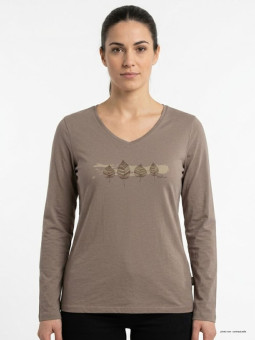 Tee-shirt femme manches longues beige sable Mayflower modèle NERVAL5 avec petit col V et sérigraphie vintage.