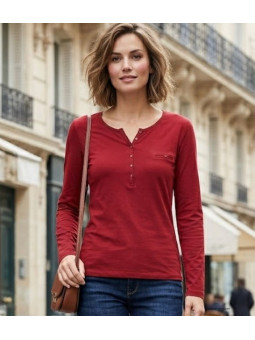 MAYFLOWER NOVICE3 : Tee-shirt rouge col tunisien satiné