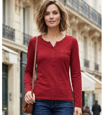 MAYFLOWER NOVICE3 : Tee-shirt rouge col tunisien satiné