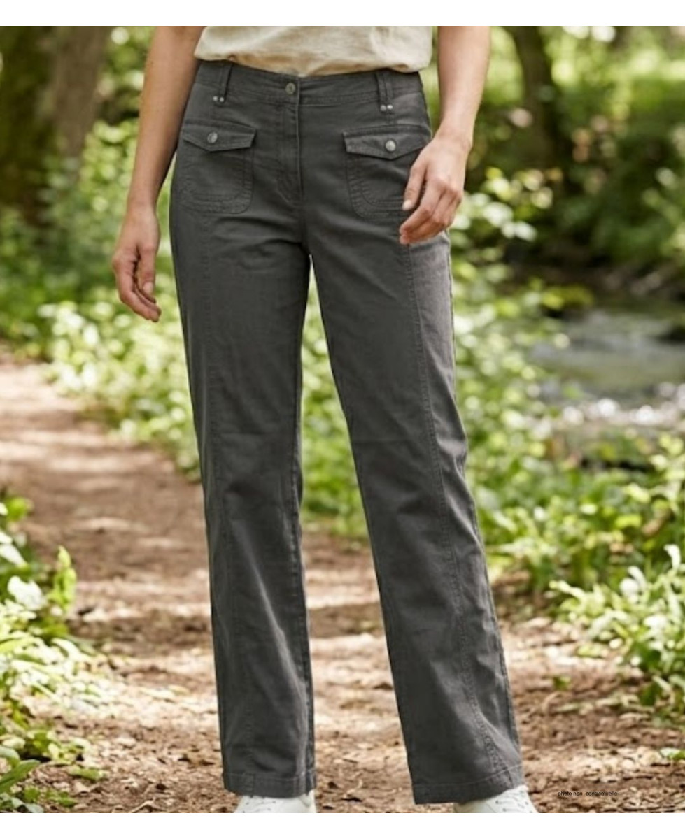 Pantalon femme stretch AXXANO AH1162G coloris gris en coton et lycra coupe droite.