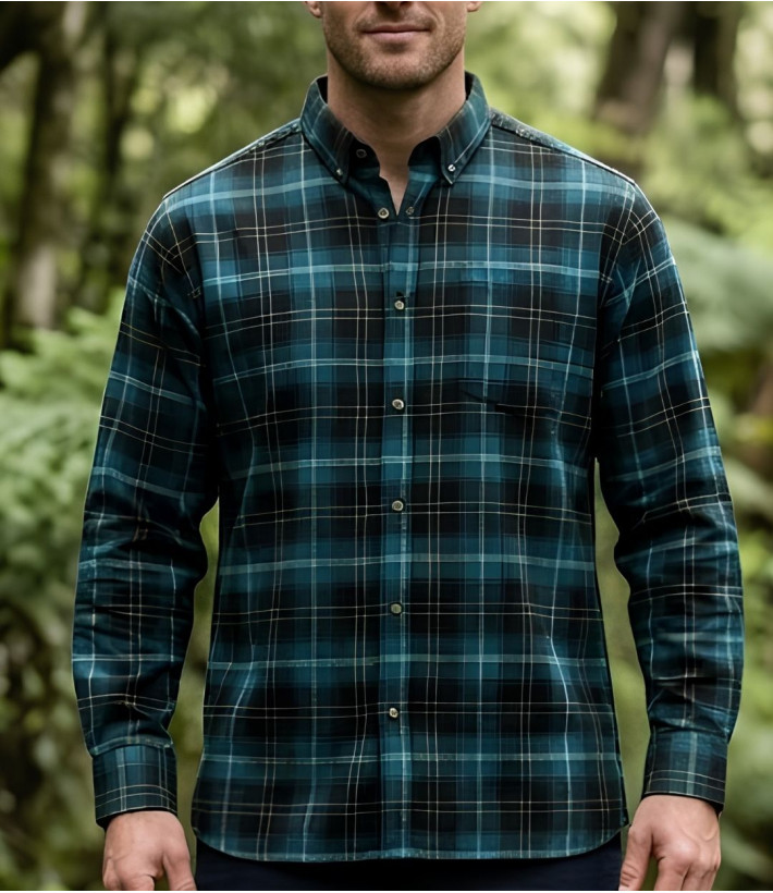 Chemise manches longues CHALLENGER modèle TRIVIO1 en flanelle de coton à carreaux verts et marron.
