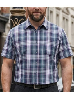 Chemise manches courtes K-DRAN modèle TABACGT3P coloris violet prune avec poche poitrine.