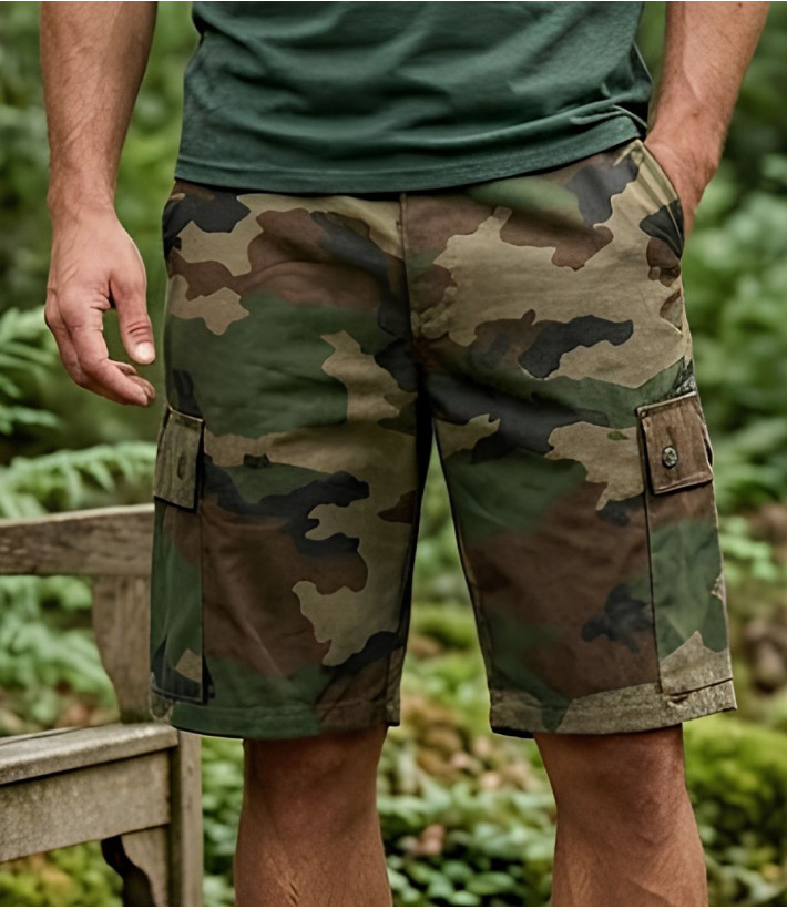 Bermuda cargo camouflage Centre Europe LEDERTYS modèle 810394U002 avec poches latérales et taille élastiquée.