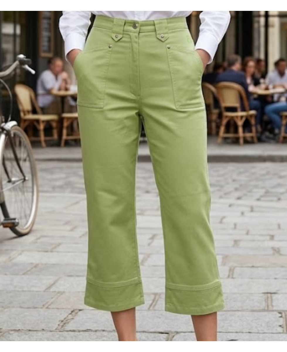 Pantacourt femme vert pomme en coton extensible MAYFLOWER modèle Basic Stretch.