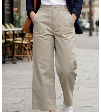 Pantacourt femme stretch MAYFLOWER modèle 818031U001 de couleur beige avec poches et fermeture zippée.