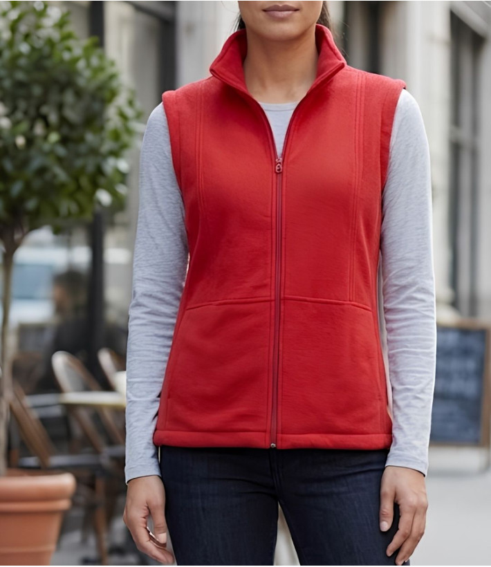 Gilet sans manches bi-matière femme MAYFLOWER modèle 828049U001 rouge avec buste matelassé et col montant.