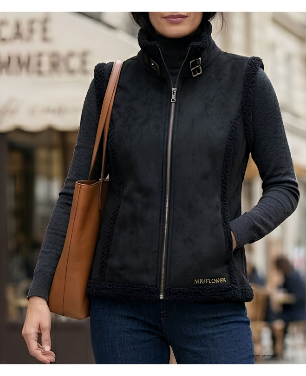 Gilet sans manches femme MAYFLOWER modèle 828070U001 en suédine noire avec fermeture zippée et col montant.