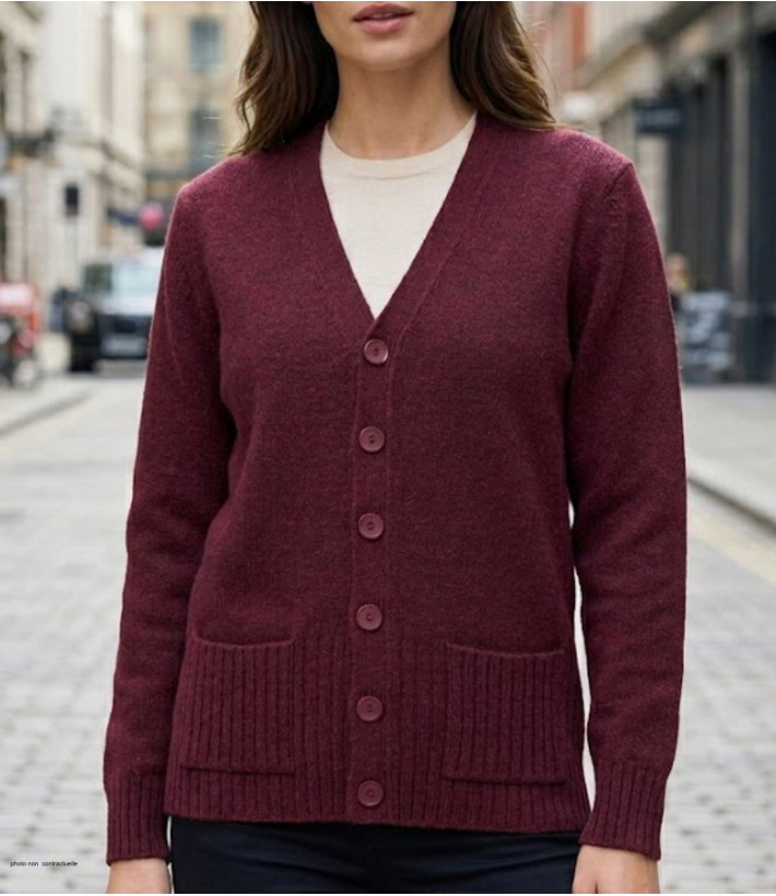 Gilet boutonné femme bordeaux MAYFLOWER modèle DERBY1B en maille de laine avec poches.