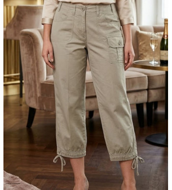 Pantacourt femme beige MAYFLOWER modèle ECLAT1B en pur coton avec poches et passants de ceinture.