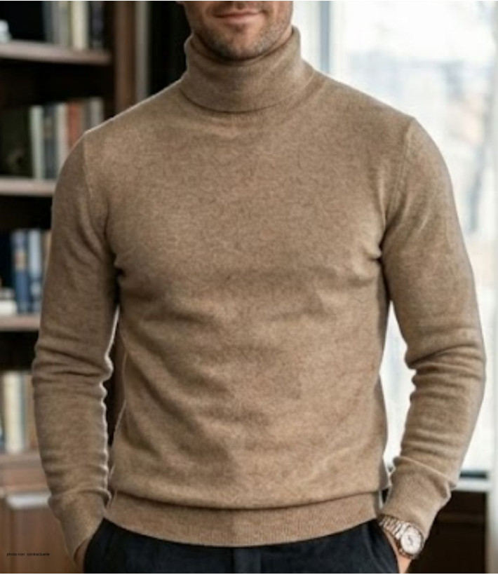 Pull homme à col roulé Mayflower RH037S en maille beige sable, composition coton et acrylique.