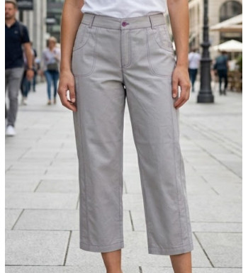 Pantacourt femme gris perle MAYFLOWER modèle SE1094R en coton avec surpiqûres contrastées rose vif.