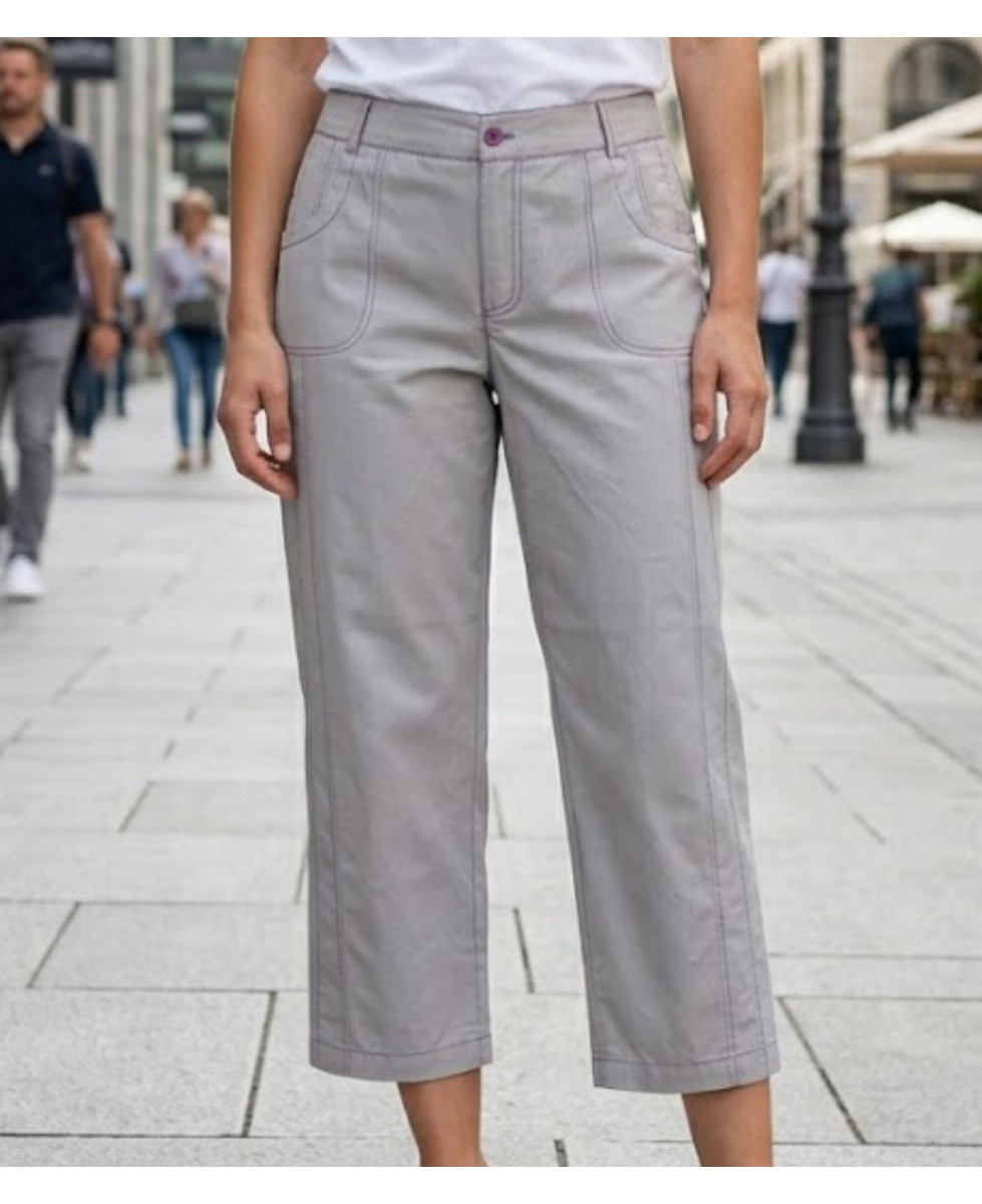 Pantacourt femme gris perle MAYFLOWER modèle SE1094R en coton avec surpiqûres contrastées rose vif.