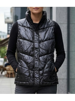 Gilet sans manches matelassé femme noir MAYFLOWER modèle SH1096N avec zip et poches zippées.