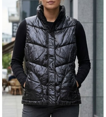 Gilet sans manches matelassé femme noir MAYFLOWER modèle SH1096N avec zip et poches zippées.