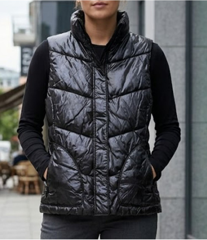Gilet sans manches matelassé femme noir MAYFLOWER modèle SH1096N avec zip et poches zippées.