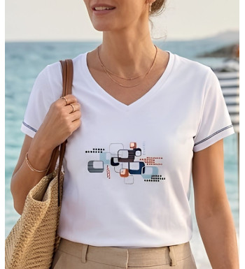 Haut femme blanc extensible MAYFLOWER modèle SE1204B en maille polyester et Lycra avec manches courtes.