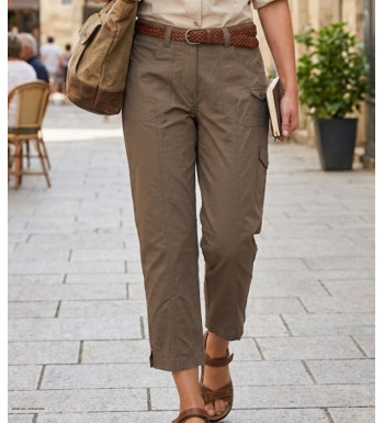 Pantacourt femme MAYFLOWER modèle MANDICA2 coloris marron noisette en 100% coton avec poches multiples.