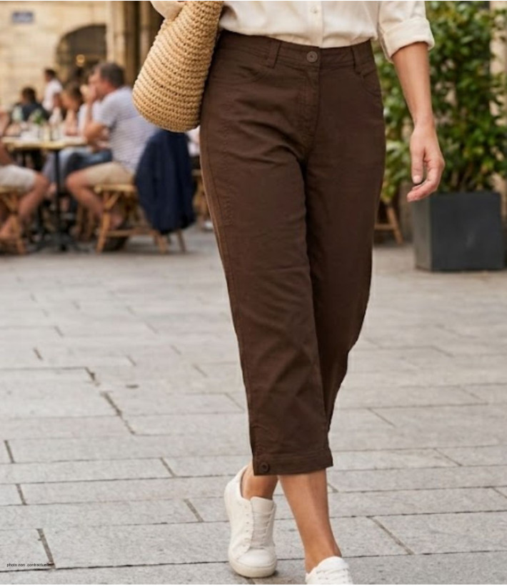 Pantacourt femme MAYFLOWER modèle MANTA2 coloris brun marron en 100% lin avec fentes latérales.