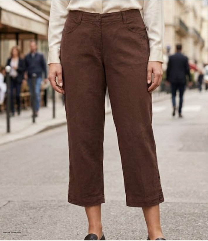 Pantacourt en lin pour femme grandes tailles modèle MARTY2 coloris marron de la marque AXONE.