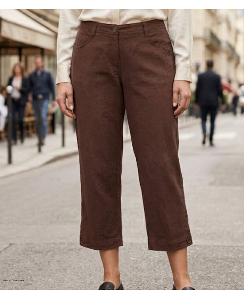 Pantacourt en lin pour femme grandes tailles modèle MARTY2 coloris marron de la marque AXONE.
