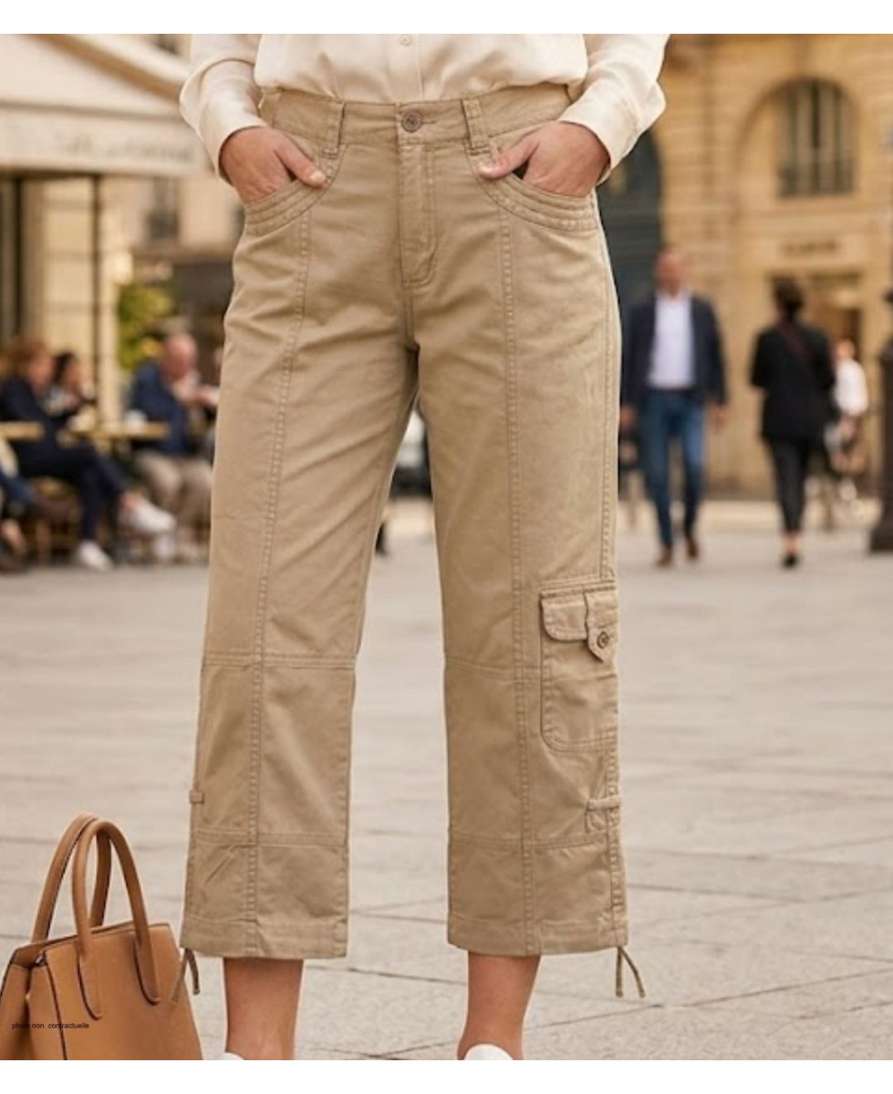 Pantacourt femme beige en pur coton avec poches cargo et longueur réglable, modèle MELINDA2 de MAYFLOWER.