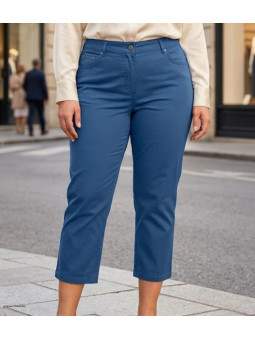 Pantacourt femme en tissu stretch bleu indigo coupe 5 poches modèle STRETCH.