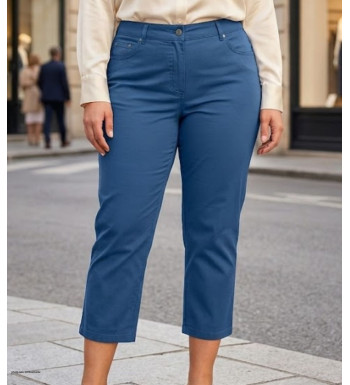 Pantacourt femme en tissu stretch bleu indigo coupe 5 poches modèle STRETCH.
