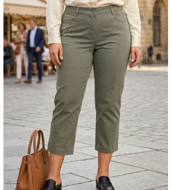 Pantacourt femme kaki clair en tissu coton extensible stretch modèle MONICA2 de MAYFLOWER.