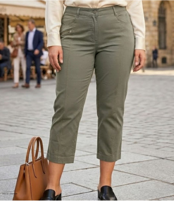 Pantacourt femme kaki clair en tissu coton extensible stretch modèle MONICA2 de MAYFLOWER.