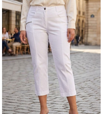 Pantacourt femme blanc en tissu coton extensible stretch modèle MONICA4 de la marque MAYFLOWER.