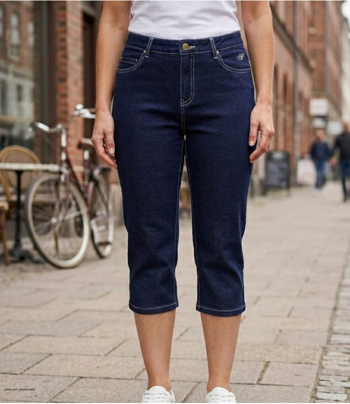 Pantacourt femme ultra-stretch MAYFLOWER modèle SAFRAN1 coloris bleu denim