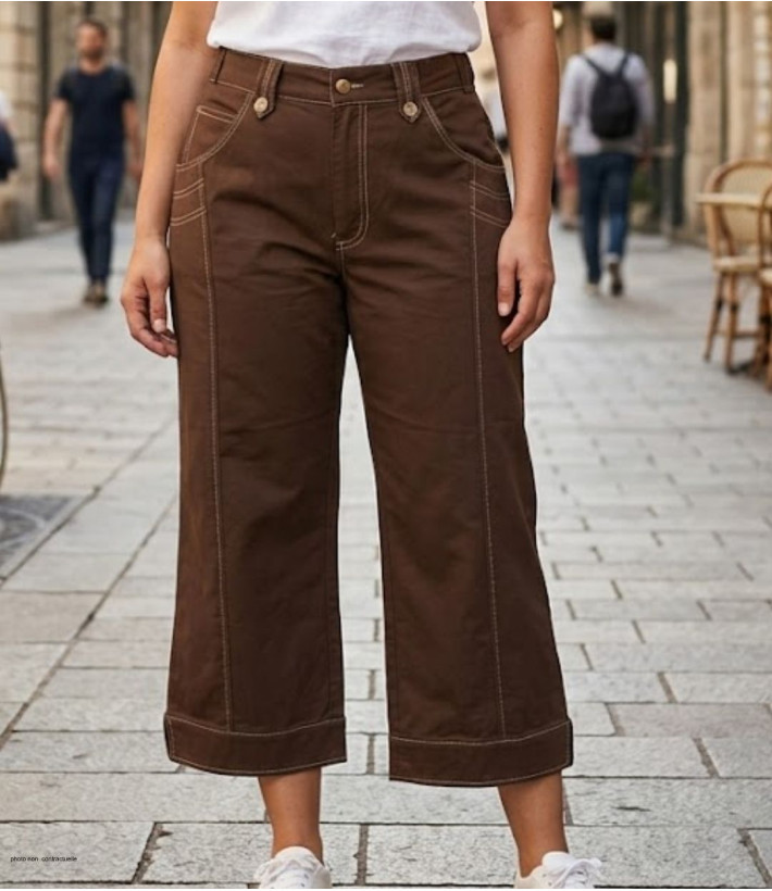 Pantacourt femme en tissu extensible AXONE modèle SH1161M coloris marron avec 5 poches