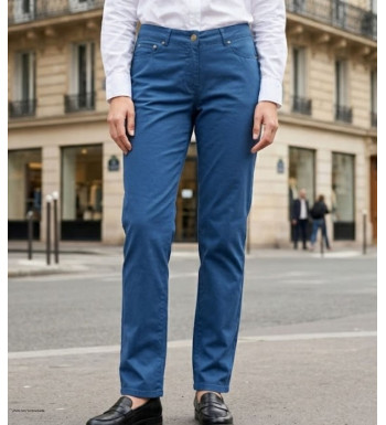 Pantalon ajusté en toile stretch MAYFLOWER modèle FLORA3 coloris bleu indigo pour femme.