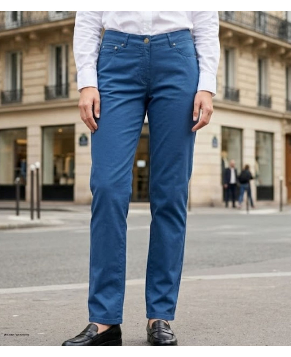 Pantalon ajusté en toile stretch MAYFLOWER modèle FLORA3 coloris bleu indigo pour femme.