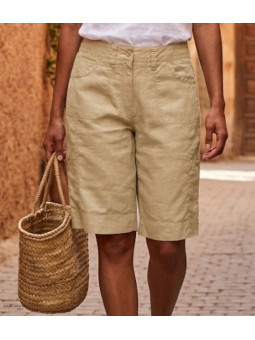 Bermuda femme beige en lin et coton modèle BELLAB de la marque Mayflower avec poches et détails boutons.