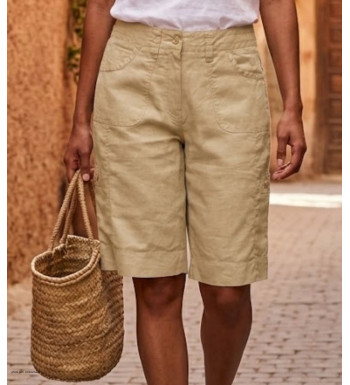 Bermuda femme beige en lin et coton modèle BELLAB de la marque Mayflower avec poches et détails boutons.