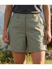 Short multi-poches pour femme de la marque OGALO modèle SE1181 de couleur kaki clair présenté de face