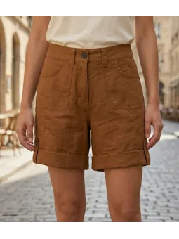 Short pour femme en lin et coton camel de la marque MAYFLOWER modèle BOCCAC avec poches plaquées et revers boutonnés aux cuisses
