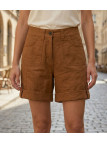 Short pour femme en lin et coton camel de la marque MAYFLOWER modèle BOCCAC avec poches plaquées et revers boutonnés aux cuisses