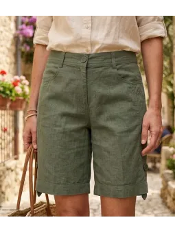 Short pour femme en lin vert olive de la marque MAYFLOWER modèle MIGUEL1 avec quatre poches et revers ajustables sur les cuisses