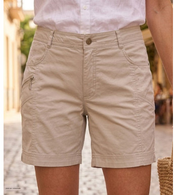 Short d'été en tissu extensible stretch pour femme de la marque MAYFLOWER modèle MIRZA1 offrant confort et aisance de mouvement.