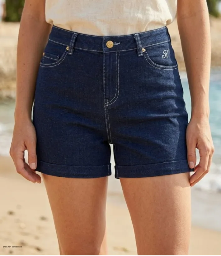 Short d'été confortable pour femme en tissu extensible stretch de la marque MAYFLOWER modèle SAMARA1 avec poches pratiques.