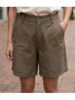 Short en lin pour femme de couleur vert avocat MAYFLOWER modèle SE1176A coupe ajustée chic.