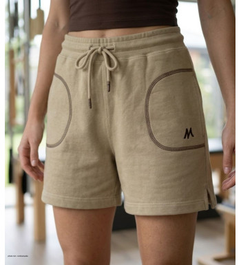 Short de sport en molleton léger pour femme de marque MAYFLOWER modèle SE9039S coloris beige sable posé à plat
